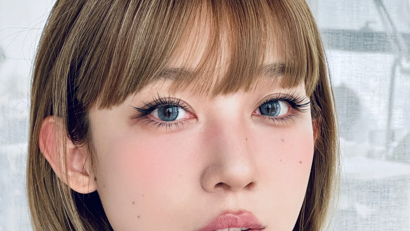 Wispy Japanese-style eyelash extensions